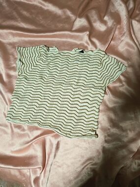 bebe White Top with Gold Wave Stripe Short Sleeve
